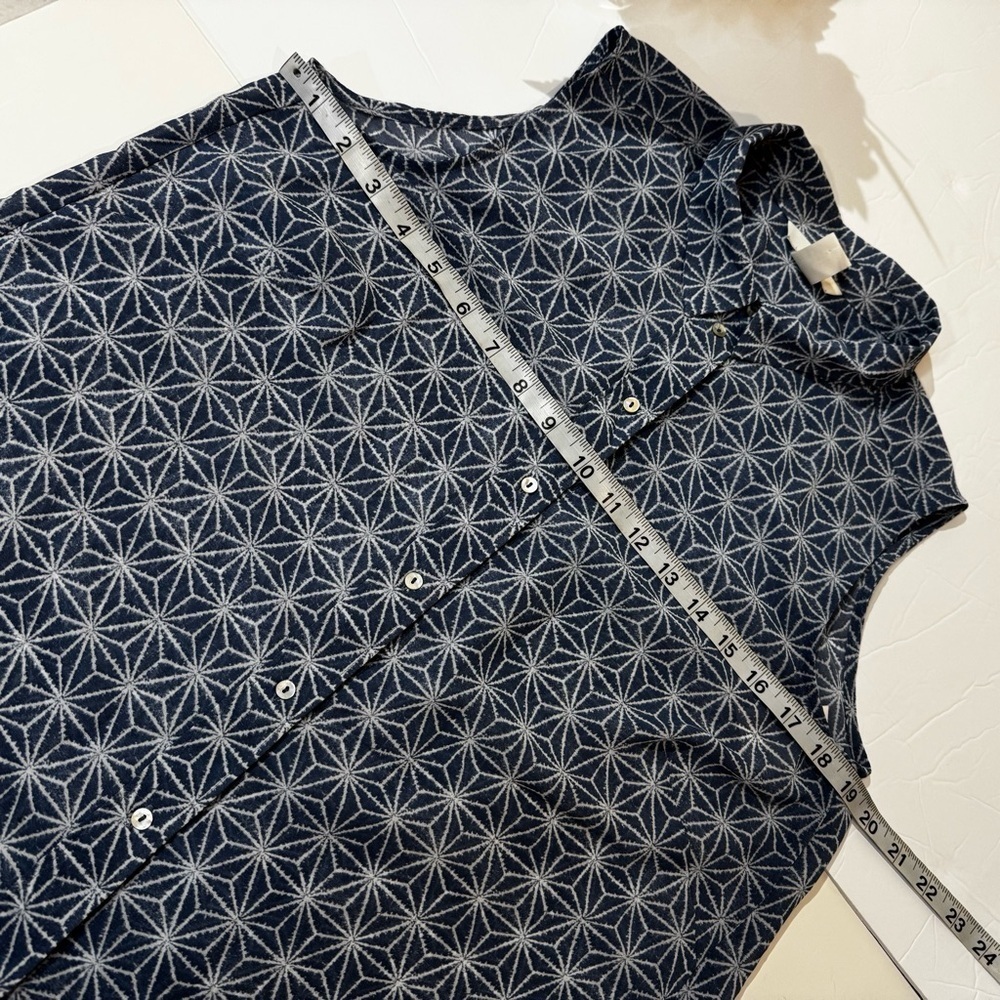 H&M Blue Geometric Button Down Shirt 6 - Picture 4 of 6